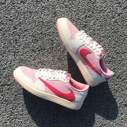Travis Scott x Air Jordan 1 Retro Low OG 'Shy Pink'