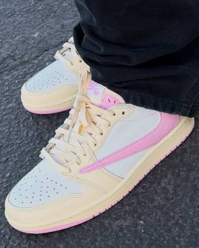 Travis Scott x Air Jordan 1 Retro Low OG 'Shy Pink'